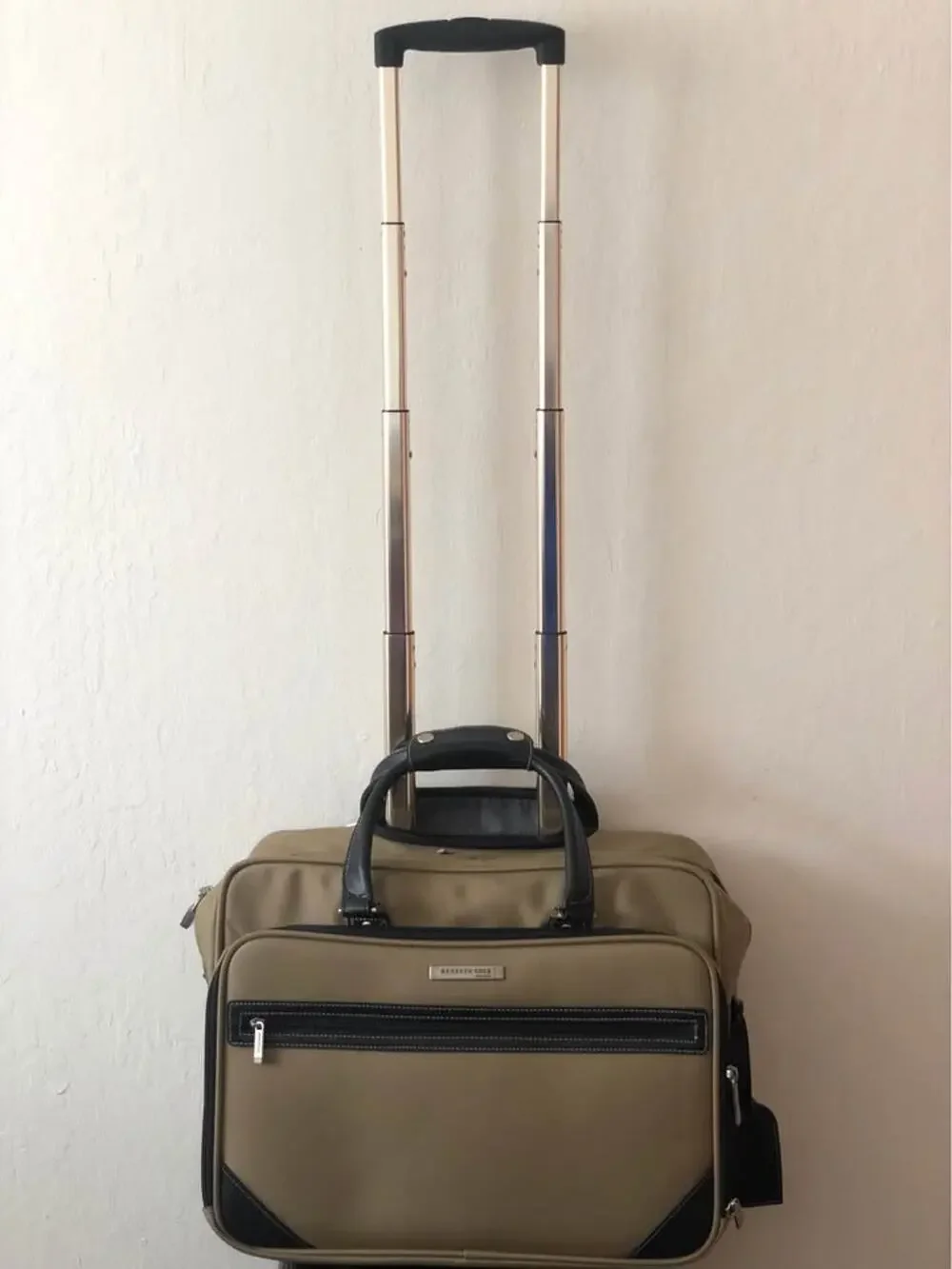 Kenneth Cole carry in luggage